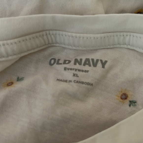 Yellow flower shirt - Picture 3 of 4